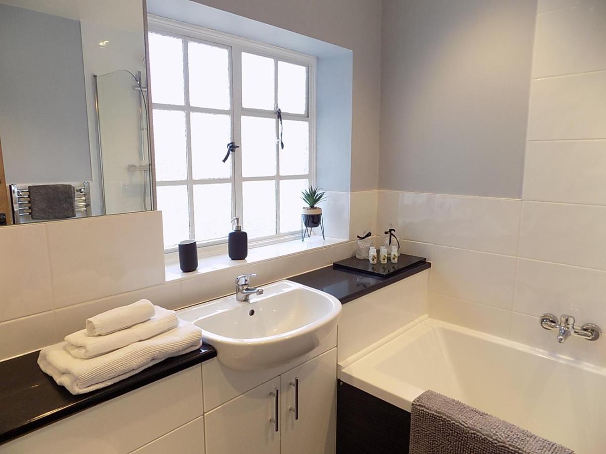 Stunning 1700's Grade 2 listed cottage near Stonehenge Amesbury Exterior foto